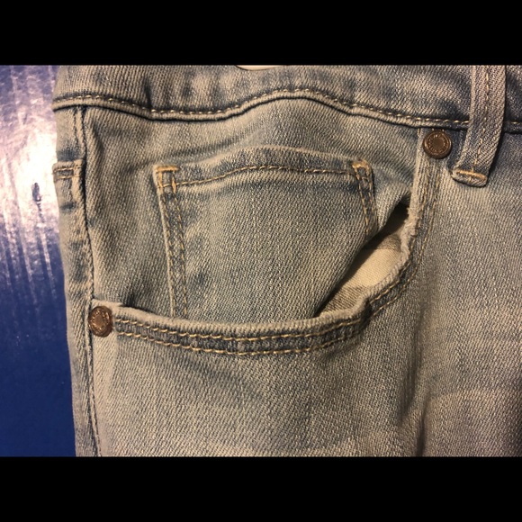 Issac Mizrahi Light Wash Skinny Jeans - Picture 6 of 8